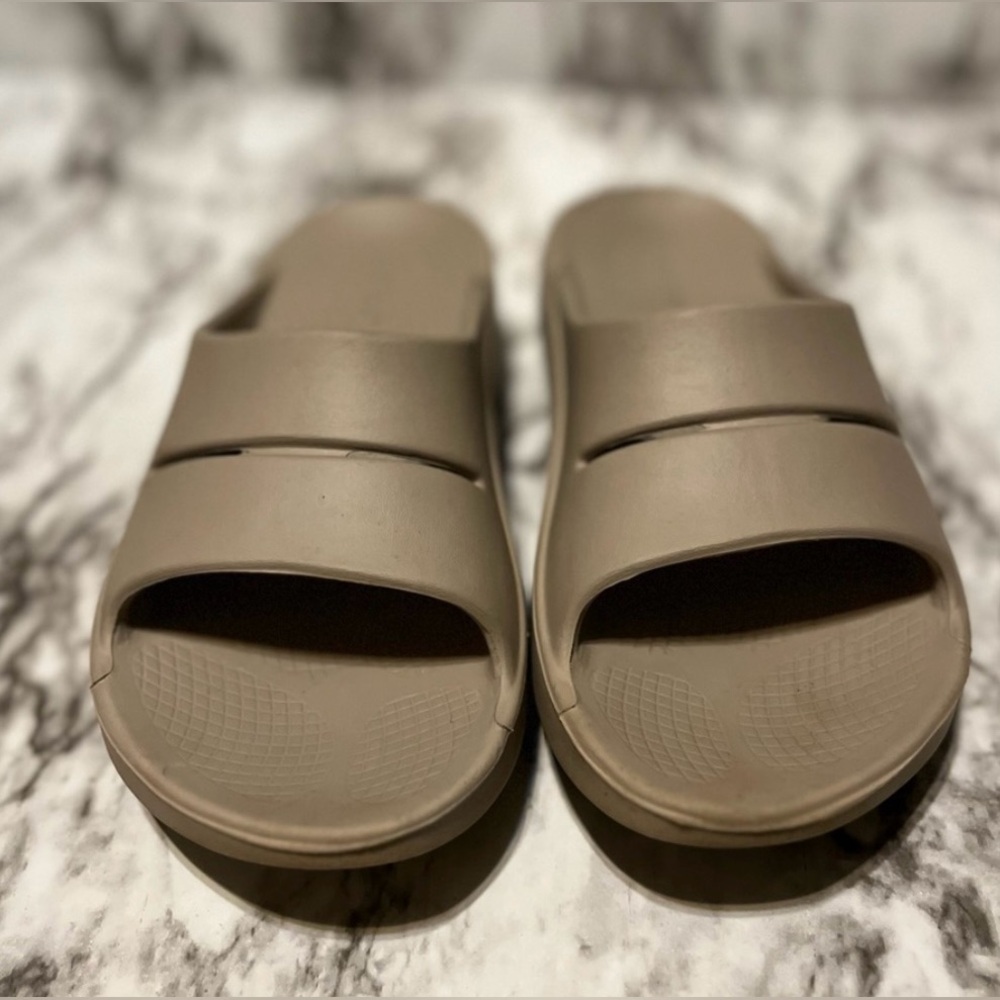 Oofos beige recovery slides